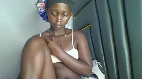 Snapshot of hornybella84 chatting on 01-19-26, 05:22 Bella online show from 01-19-26, 05:22