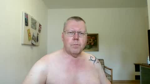 Snapshot of hornydick874303 chatting on 10-12-25, 01:43 Meikelmeier online show from 10-12-25, 01:43