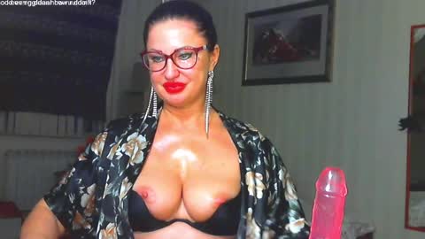 Snapshot of hornymommy69_ chatting on 02-21-25, 03:54 Monica online show from 02-21-25, 03:54