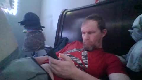 Snapshot of hornypierceddad chatting on 03-25-26, 01:00 hornypierceddad online show from 03-25-26, 01:00