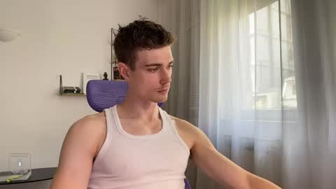 Snapshot of hornytwunk01 chatting on 09-17-25, 11:01 hornytwunk01 online show from 09-17-25, 11:01