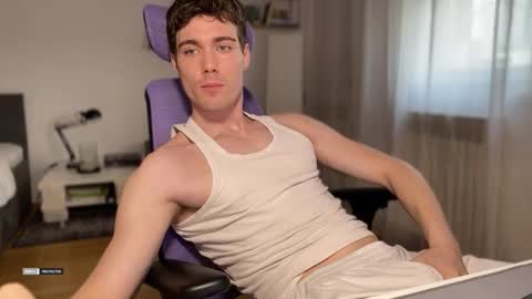 Snapshot of hornytwunk01 chatting on 12-18-25, 09:26 hornytwunk01 online show from 12-18-25, 09:26