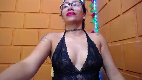 Snapshot of hornywife_ chatting on 12-25-24, 02:46 Agatha online show from 12-25-24, 02:46