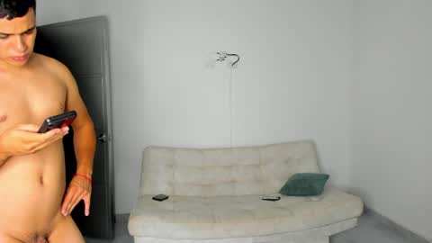 Snapshot of horrny_18_victoria chatting on 05-16-26, 06:32 ronald and victoria online show from 05-16-26, 06:32