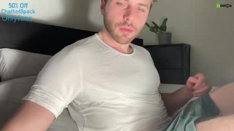 Snapshot of hot8pack01 chatting on 02-13-25, 05:16 Edward aka Wolf online show from 02-13-25, 05:16