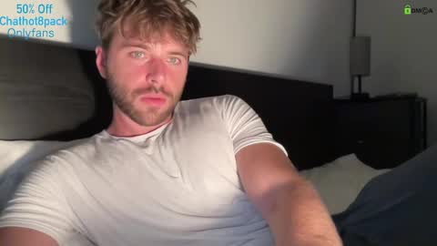 Snapshot of hot8pack01 chatting on 09-15-25, 09:04 Edward aka Wolf online show from 09-15-25, 09:04