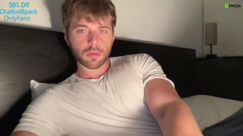 Snapshot of hot8pack01 chatting on 09-25-25, 06:11 Edward aka Wolf online show from 09-25-25, 06:11