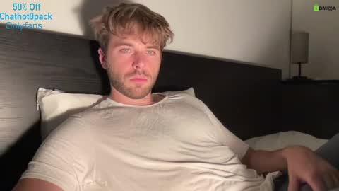 Snapshot of hot8pack01 chatting on 10-09-25, 09:35 Edward aka Wolf online show from 10-09-25, 09:35