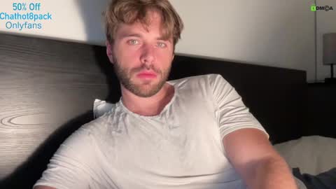 Snapshot of hot8pack01 chatting on 10-17-25, 10:23 Edward aka Wolf online show from 10-17-25, 10:23