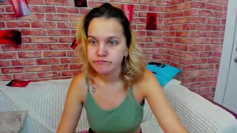 Snapshot of hot___jess chatting on 09-11-25, 03:17 Jessica online show from 09-11-25, 03:17