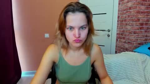 Snapshot of hot___jess chatting on 09-21-25, 02:57 Jessica online show from 09-21-25, 02:57
