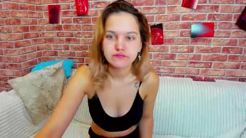 Snapshot of hot___jess chatting on 10-12-25, 02:54 Jessica online show from 10-12-25, 02:54