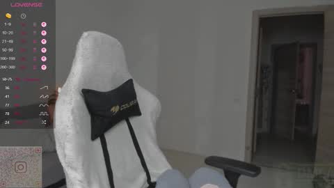Snapshot of hot_babayaga chatting on 09-16-25, 08:37 online show from 09-16-25, 08:37
