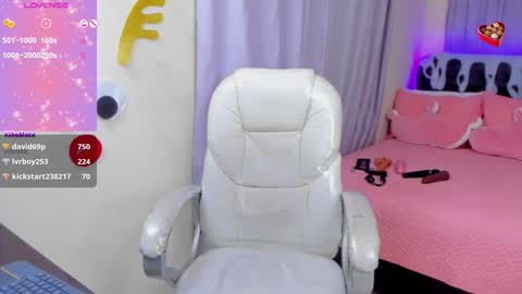 Snapshot of hot_beauty__ chatting on 12-28-24, 07:44 VALENTINA online show from 12-28-24, 07:44