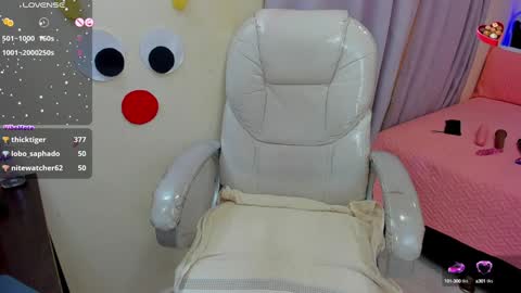 Snapshot of hot_beauty__ chatting on 01-07-25, 11:48 VALENTINA online show from 01-07-25, 11:48