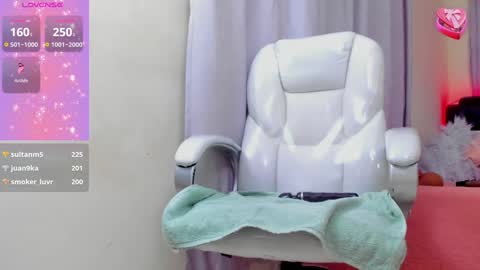 Snapshot of hot_beauty__ chatting on 01-26-25, 07:21 VALENTINA online show from 01-26-25, 07:21