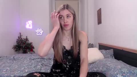 Snapshot of hot_berry69 chatting on 12-22-24, 10:15 Dashka online show from 12-22-24, 10:15