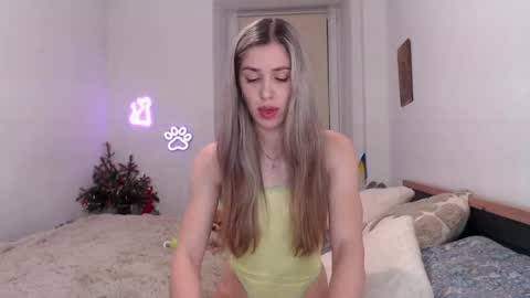 Snapshot of hot_berry69 chatting on 12-28-24, 10:34 Dashka online show from 12-28-24, 10:34