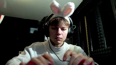 Hot boy 2002 online show from 12-30-24, 12:42