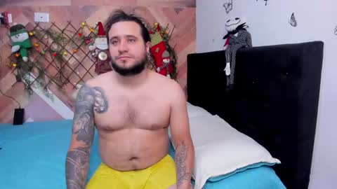 Snapshot of hot_couple_tattooo chatting on 12-14-25, 01:33 Emily Christian online show from 12-14-25, 01:33