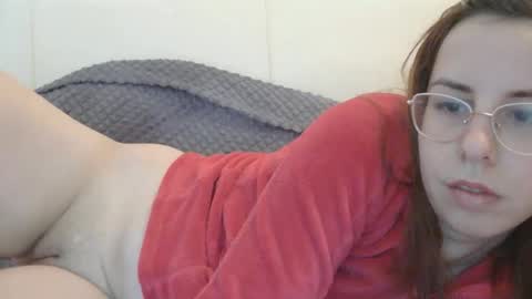 Snapshot of hot_couplee98 chatting on 10-19-25, 10:49 Hot Couple online show from 10-19-25, 10:49