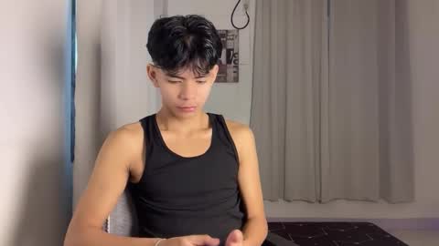 Snapshot of hot_cuteboy02 chatting on 12-03-25, 01:02 Kim online show from 12-03-25, 01:02