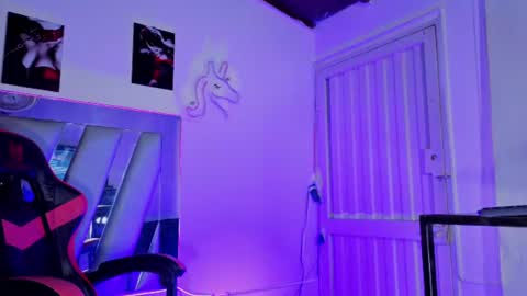 Snapshot of hot_destinyk chatting on 06-26-26, 10:58 destinyk online show from 06-26-26, 10:58