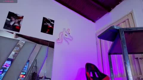 Snapshot of hot_destinyk chatting on 07-01-26, 10:09 destinyk online show from 07-01-26, 10:09