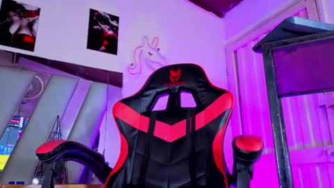 Snapshot of hot_destinyk chatting on 07-20-26, 08:00 destinyk online show from 07-20-26, 08:00