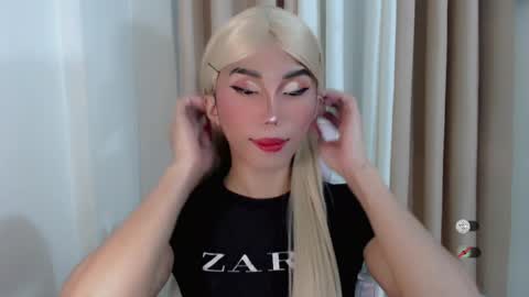 Snapshot of hot_khianna chatting on 06-27-26, 02:12 Khianna online show from 06-27-26, 02:12