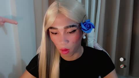 Snapshot of hot_khianna chatting on 07-10-26, 05:48 Khianna online show from 07-10-26, 05:48