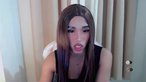 Snapshot of hot_khianna chatting on 07-16-26, 02:01 Khianna online show from 07-16-26, 02:01
