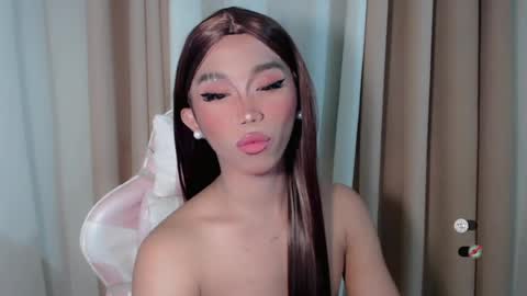 Snapshot of hot_khianna chatting on 07-18-26, 04:00 Khianna online show from 07-18-26, 04:00