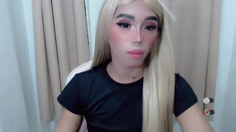 Snapshot of hot_khianna chatting on 07-23-26, 04:27 Khianna online show from 07-23-26, 04:27