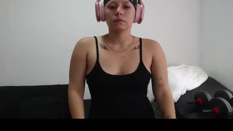 Mia online show from 03-05-25, 03:07