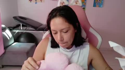 Mia online show from 06-20-26, 04:54
