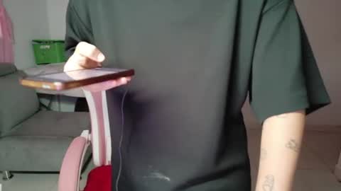 Mia online show from 07-10-26, 12:52