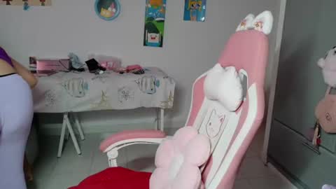 Mia online show from 07-22-26, 01:58