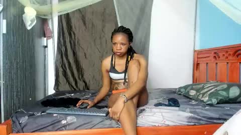 hot_moxie online show from 10-02-25, 08:27