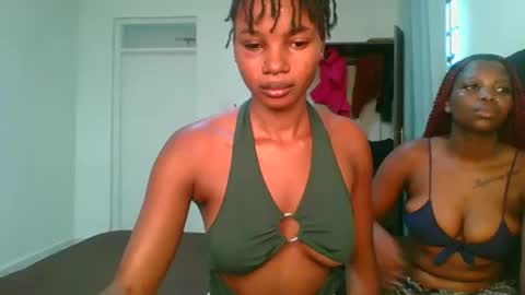 Snapshot of hot_petite1 chatting on 05-01-26, 10:20 Hot petite online show from 05-01-26, 10:20