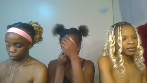 Snapshot of hot_petite1 chatting on 06-08-26, 02:06 Hot petite online show from 06-08-26, 02:06