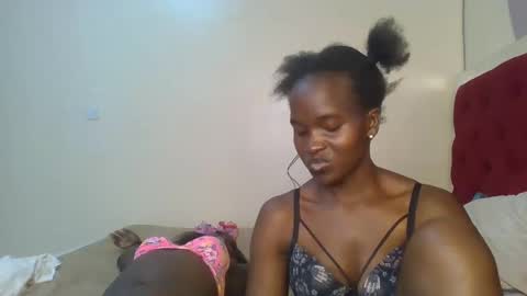 Snapshot of hot_petite1 chatting on 06-11-26, 12:32 Hot petite online show from 06-11-26, 12:32