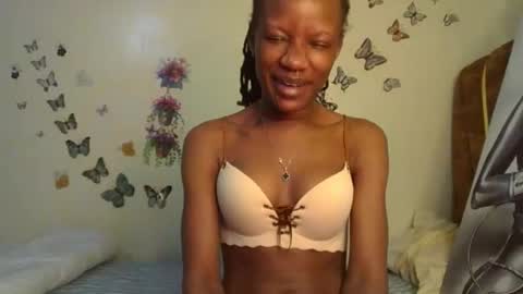 Snapshot of hot_petite100 chatting on 10-29-25, 02:58 hot petite100 online show from 10-29-25, 02:58