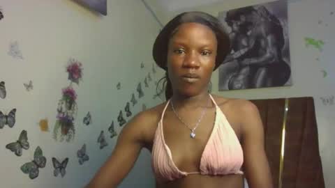 Snapshot of hot_petite100 chatting on 11-17-25, 09:31 hot petite100 online show from 11-17-25, 09:31