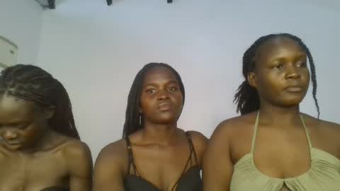 Snapshot of hot_petite12 chatting on 06-29-26, 01:33 Petite online show from 06-29-26, 01:33