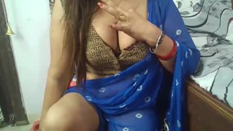 Snapshot of hot_queenn chatting on 11-08-25, 03:34 kinjal online show from 11-08-25, 03:34