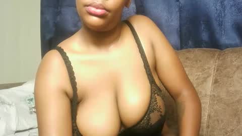 Snapshot of hot_sexxxy_bitch chatting on 05-25-26, 01:11 Amanda online show from 05-25-26, 01:11