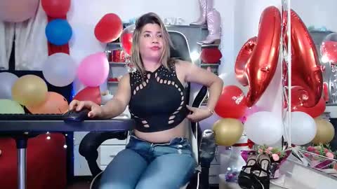 Snapshot of hot_sexy_bunny chatting on 02-27-25, 12:54 hot sexy bunny online show from 02-27-25, 12:54