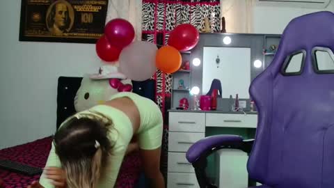 Snapshot of hot_sexy_bunny chatting on 04-14-26, 03:40 hot sexy bunny online show from 04-14-26, 03:40