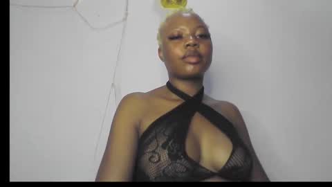 Snapshot of hot_stellaa chatting on 09-18-25, 10:39 Stella online show from 09-18-25, 10:39